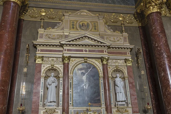 Innere der Basilika des Heiligen Stiefmütterchens in Budapest, Ungarn. — Stockfoto