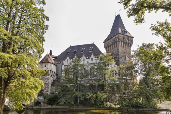Замок Вайдахуньяд в Городском парке Будапешта, Венгрия. — стоковое фото