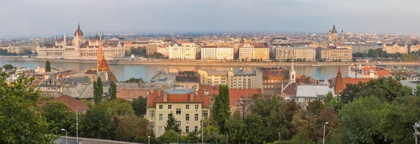 Панорама Будапешта міський пейзаж на заході сонця. — стокове фото