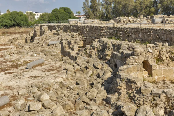 Ruinas del Castillo de Saranta Colones en Paphos, Chipre . — Foto de Stock