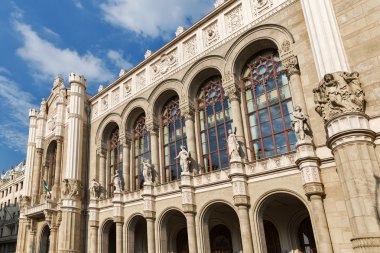 Tuna Promenade Budapeşte, Macaristan cephesinde Vigado konser salonu.