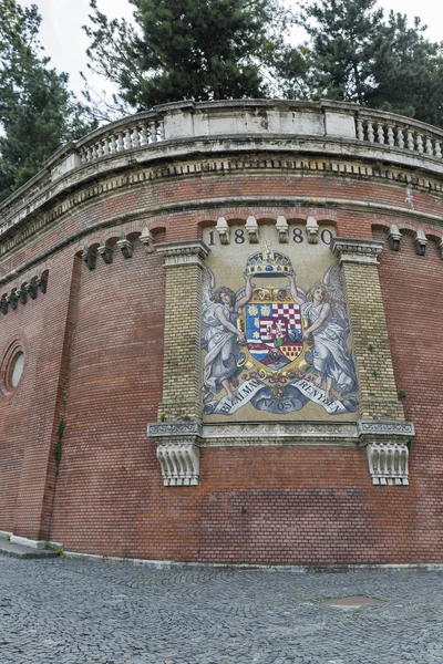 Escudo de armas en la pared de Castle Hill en Budapest, Hungría . — Foto de Stock