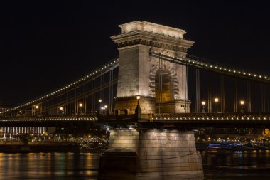 zincir köprü gece Budapeşte.