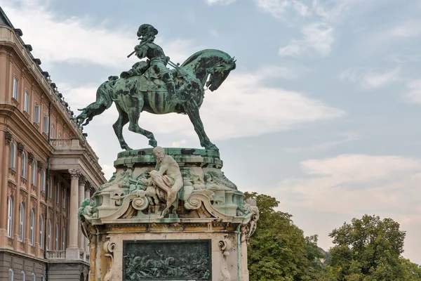 Jezdecká socha Savoyai Eugen v Budínského hradu. Budapešť, Maďarsko. — Stock fotografie