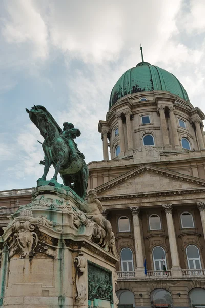 Statue équestre de Savoyai Eugen au château de Buda. Budapest, Hongrie . — Photo