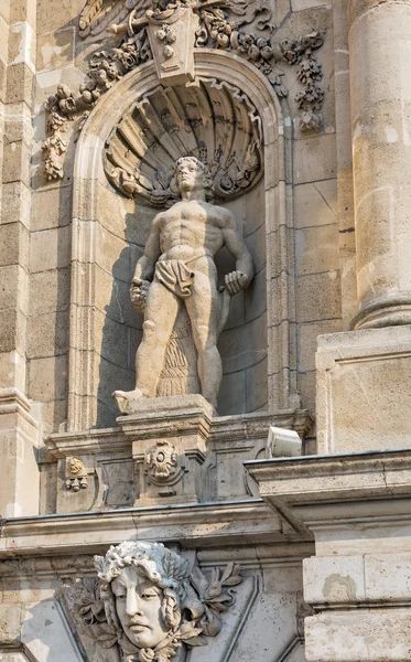 Zamek dziedzińca Brama ściany statua w Budapeszcie royal palace. — Zdjęcie stockowe