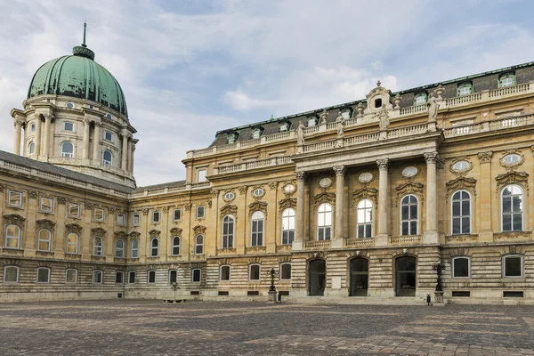 Patio en el palacio real del castillo de Buda en Budapest, Hungría —  Fotos de Stock