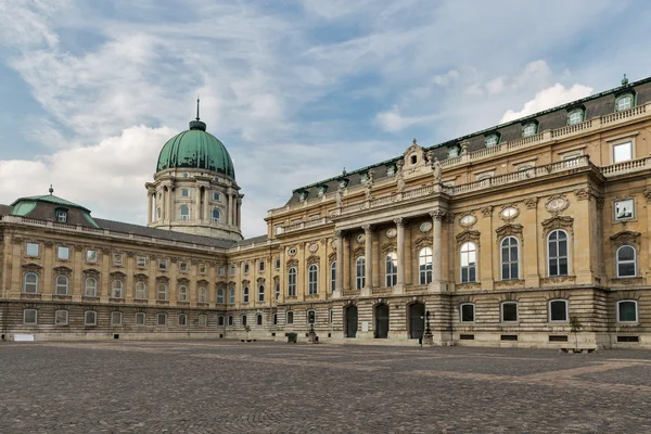 Cour du palais royal du château de Buda à Budapest, Hongrie — Photo