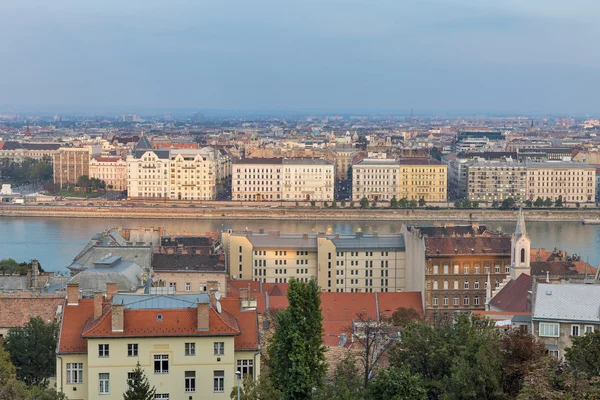 Budapest Stadtbild mit Donau, Ungarn. — Stockfoto