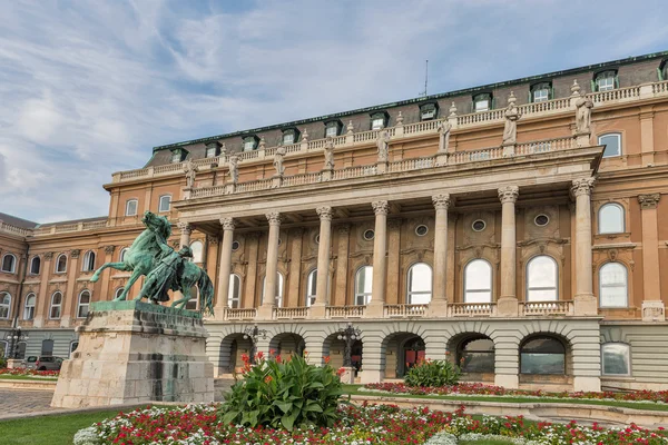 Statue of the Hortobagy horseherd in Buda castle. Budapest, Hungary. — Stock Photo, Image