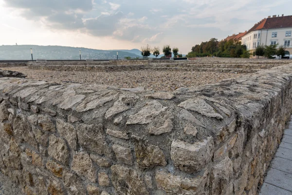 Muros antigos em Buda Castle, Budapeste — Fotografia de Stock