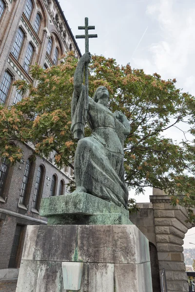 Angel staty vid Porta di Wien, Budapest gamla stadsdel — Stockfoto