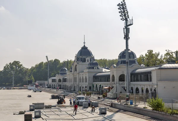 Reparationer i Ice Rink och båtliv Lake i Budapest, Ungern — Stockfoto