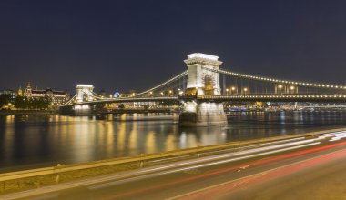Budapeşte 'de gece zinciri köprüsü, hungary.