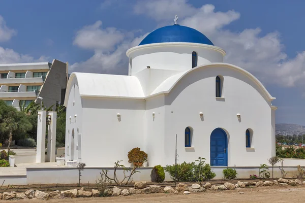 Cappella greca bianca primo piano a Paphos, Cipro — Foto Stock