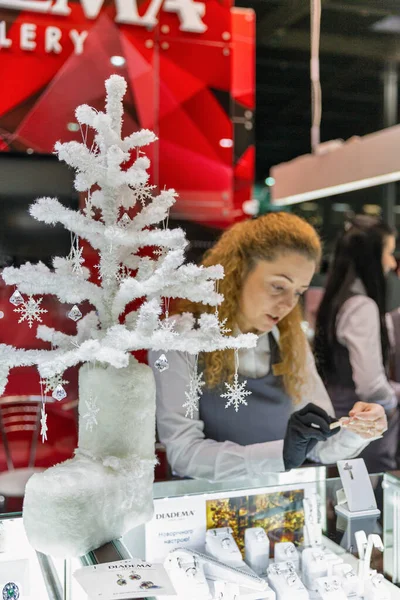 Kyiv Ukraine December 2015 People Visit Jewellery Company Diadema Booth — Stock Photo, Image