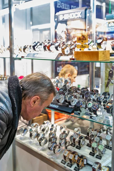 Kyiv Ukraine December 2015 Man Visit Luxury Watch Company Booth — 图库照片