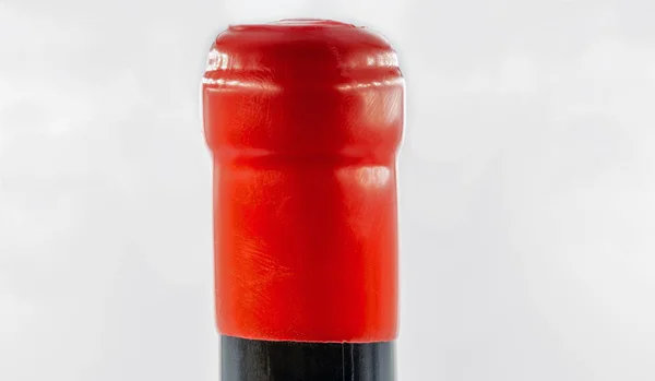 Tapón Plástico Rojo Una Botella Vino Cuello Macro —  Fotos de Stock