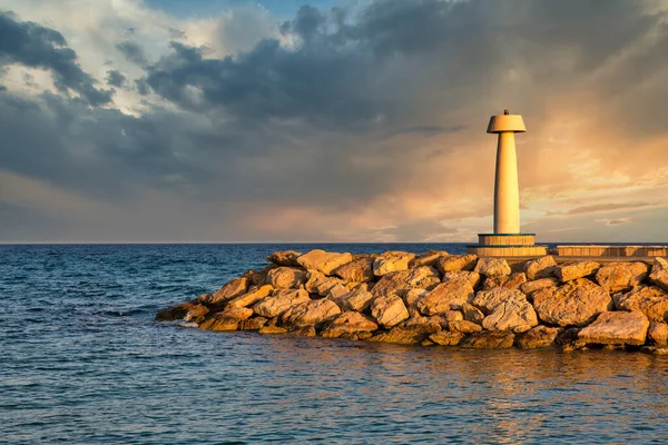 Ayia Napa Deniz Feneri Gün Batımında Kıbrıs Ufuk Dramatik Gökyüzü — Stok fotoğraf