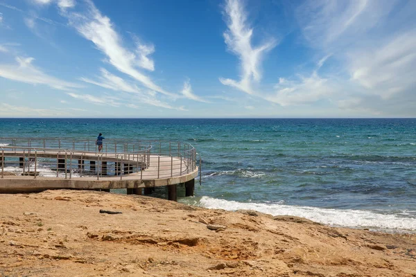 Einsame Frau Der Strandpromenade Von Ayia Napa Zypern — Stockfoto