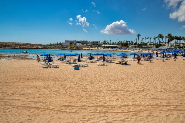 Ayia Napa Cyprus Maj 2021 Ludzie Odwiedzają Słynną Plażę Vathia — Zdjęcie stockowe