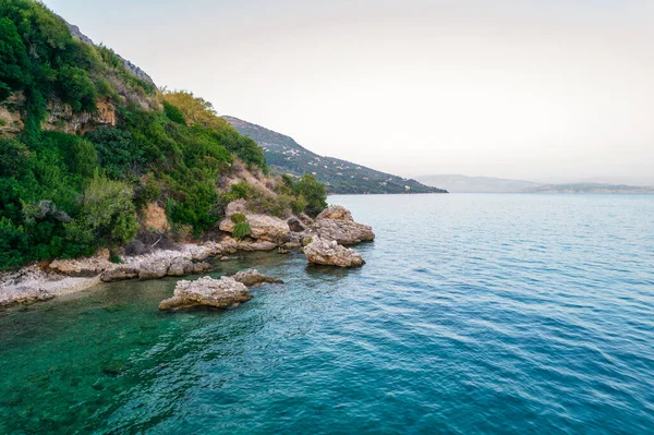 Vista Aérea Drone Sobre Costa Rochosa Mparmpati Leste Ilha Corfu — Fotografia de Stock