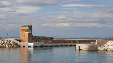 Marina di pisa gün batımı görünümü bağlantı noktası