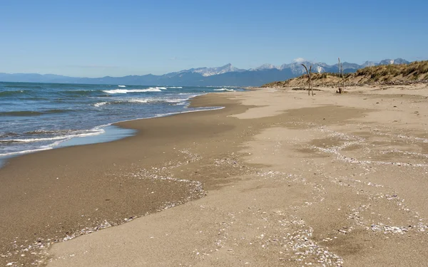 Toscana playa de arena desierta — Foto de Stock