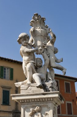 La Fontana dei dayamıyor heykel, Pisa