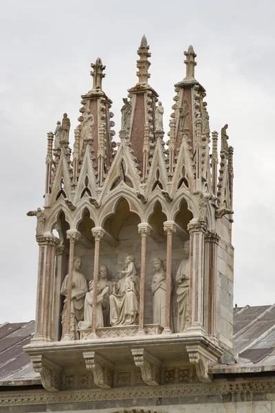 Pisa Camposanto cmentarz dachu rzeźby — Zdjęcie stockowe