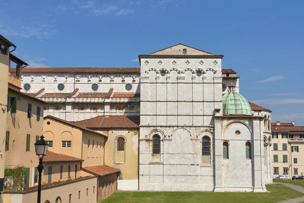 Kościół San Frediano w Lucca, Włochy. — Zdjęcie stockowe