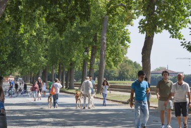 Lucca, Tusc eski müstahkem duvarlar üzerinde yaya yürümek