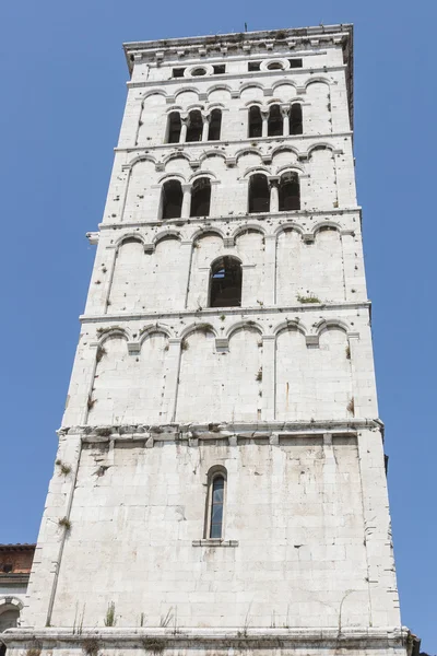 Italien, Lucca, klocktornet av kyrkan San Michele i Foro — Stockfoto