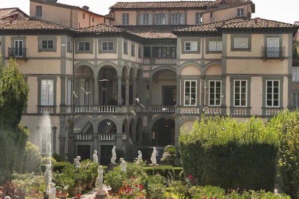 Pfanner Palace, garden view, Lucca, Italy — Stock Photo, Image