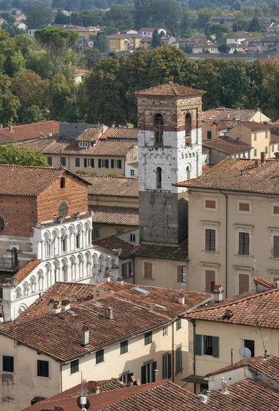 Igreja de Santa Maria Forisportam. Lucca, Itália  . — Fotografia de Stock