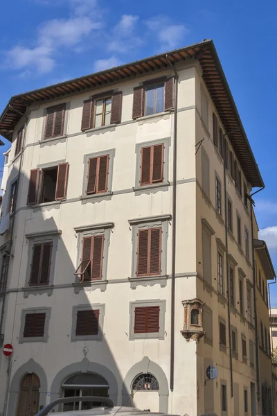 Florencia antigua fachada del edificio residencial — Foto de Stock
