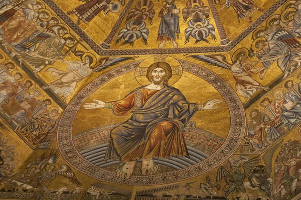 Inre av domkyrkan Santa Maria del Fiore i Florens — Stockfoto