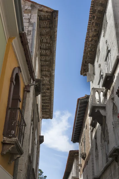 Porec narrow street in Croatia — Stock Photo, Image