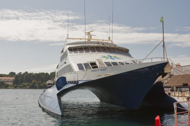 Venedik Prens Porec limanda palamarla katamaran cruise.