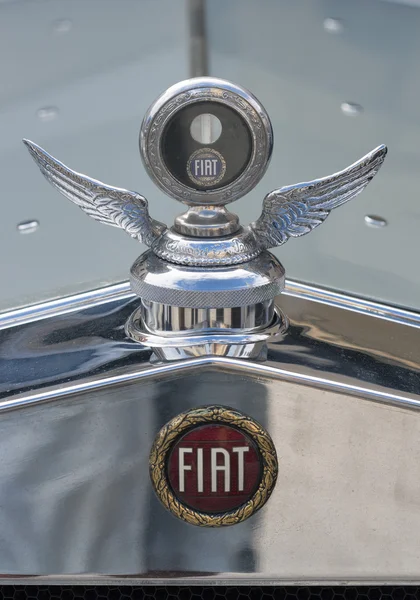 Vintage radiator and the emblem of the Fiat — Stock Photo, Image