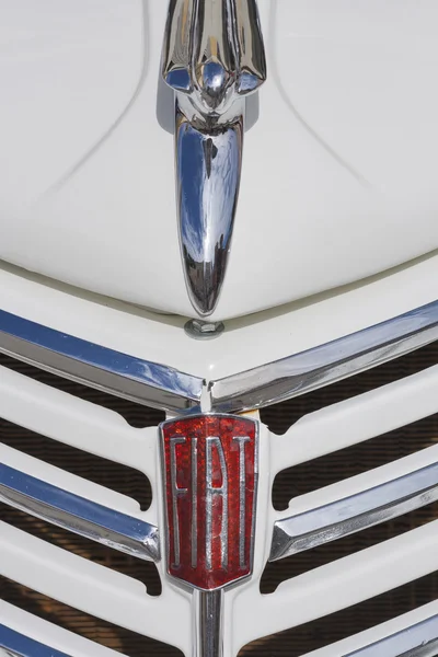 Vintage radiator and the emblem of the Fiat — Stock Photo, Image
