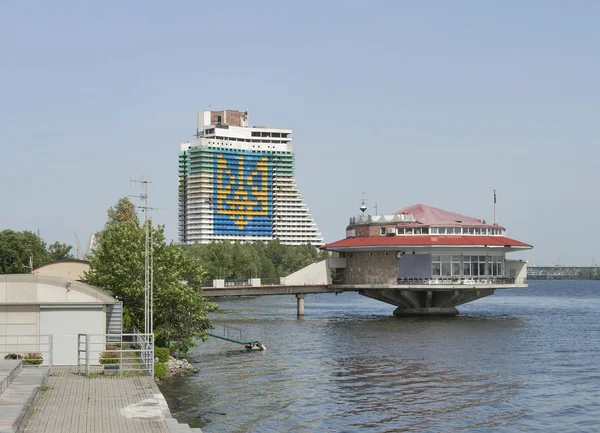 Cidade de Dnipropetrovsk com rio Dnieper, Ucrânia — Fotografia de Stock