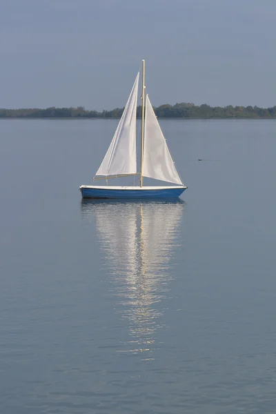 杜布拉瓦湖景观与戈，克罗地亚帆船. — 图库照片