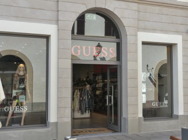 mcarthurglen tasarımcı çıkış barberino İtalya