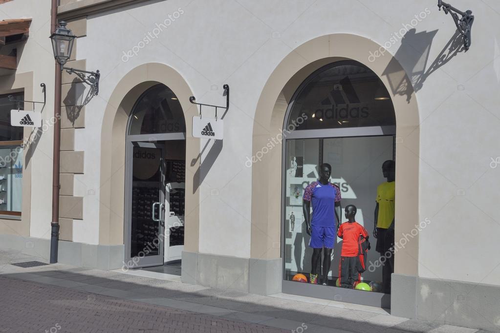 adidas outlet mcarthur glen