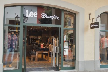 mcarthurglen tasarımcı çıkış barberino İtalya