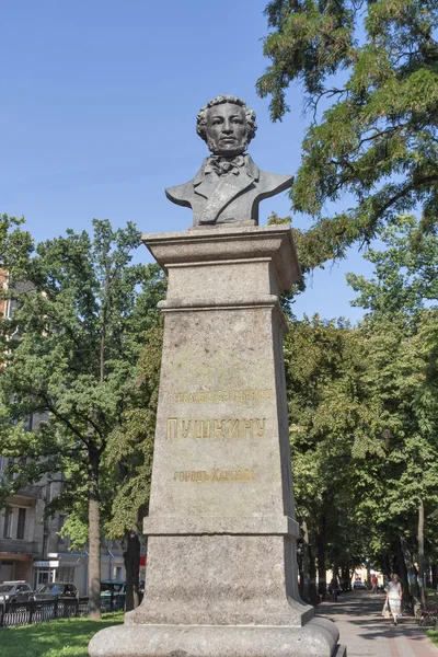 Alexander Pushkin monument in Kharkiv, Oekraïne — Stockfoto