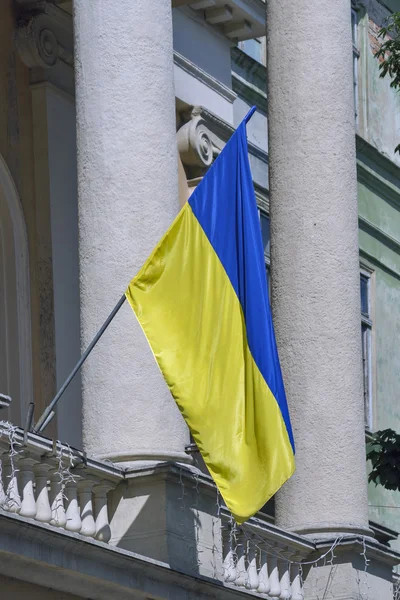 Bandeira nacional ucraniana na rua Lviv — Fotografia de Stock