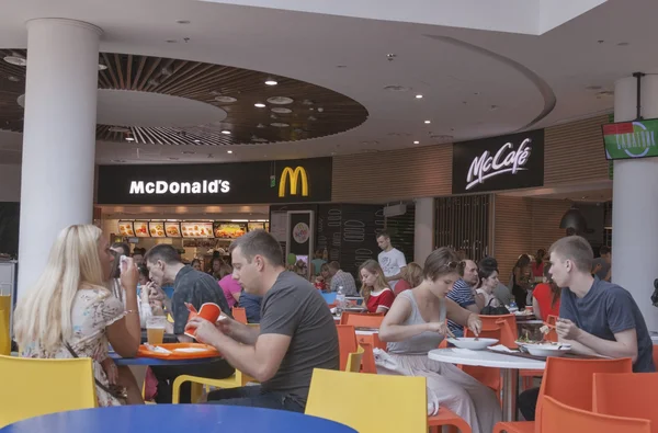 Food court nel centro commerciale Ocean Plaza a Kiev — Foto Stock