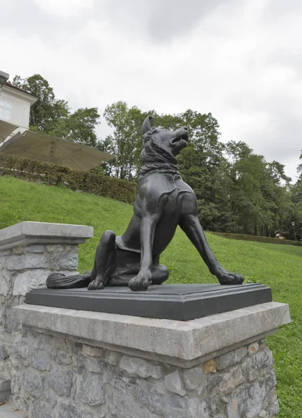 Hund staty i Tivoliparken. Ljubljana. — Stockfoto